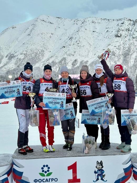 Карина Гончарова и Савелий Коростелев - победители «Хибинской гонки» в Кировске. Карина Гончарова и Савелий Коростелев - победители «Хибинской гонки» в Кировске.